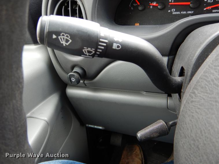 image for item DE6081 2005 Ford E350 Super Duty utility van