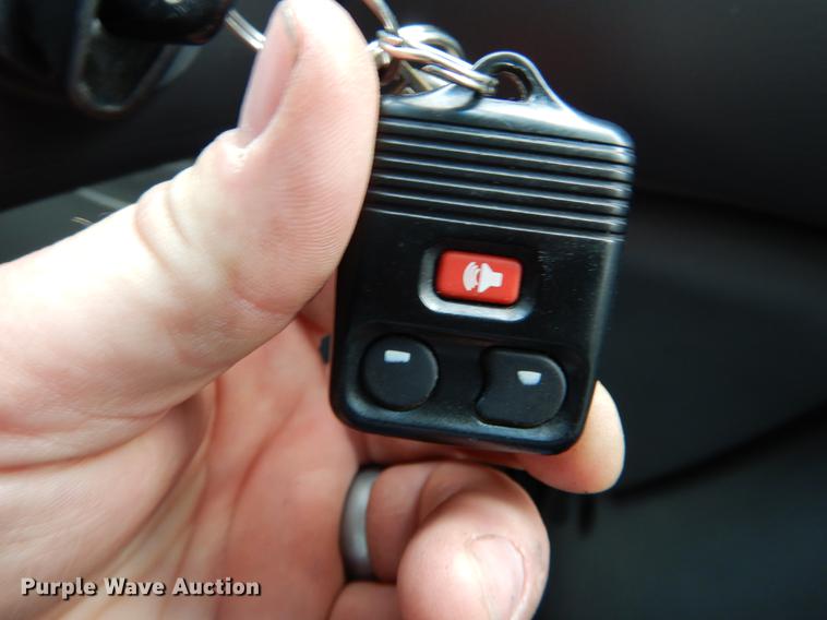 image for item DE6081 2005 Ford E350 Super Duty utility van