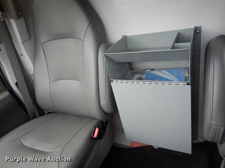 image for item DE6081 2005 Ford E350 Super Duty utility van