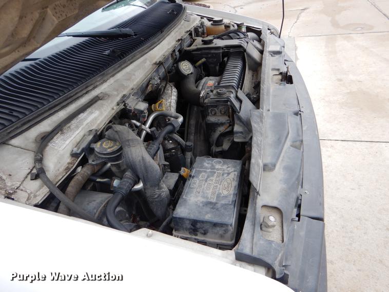 image for item DE6081 2005 Ford E350 Super Duty utility van