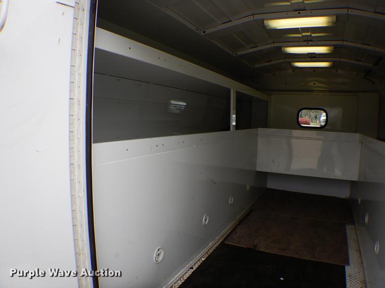 image for item DE6081 2005 Ford E350 Super Duty utility van