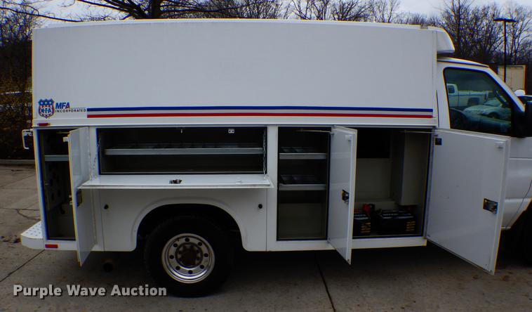image for item DE6081 2005 Ford E350 Super Duty utility van