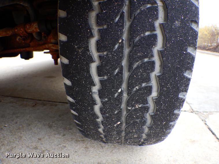 image for item DE6081 2005 Ford E350 Super Duty utility van