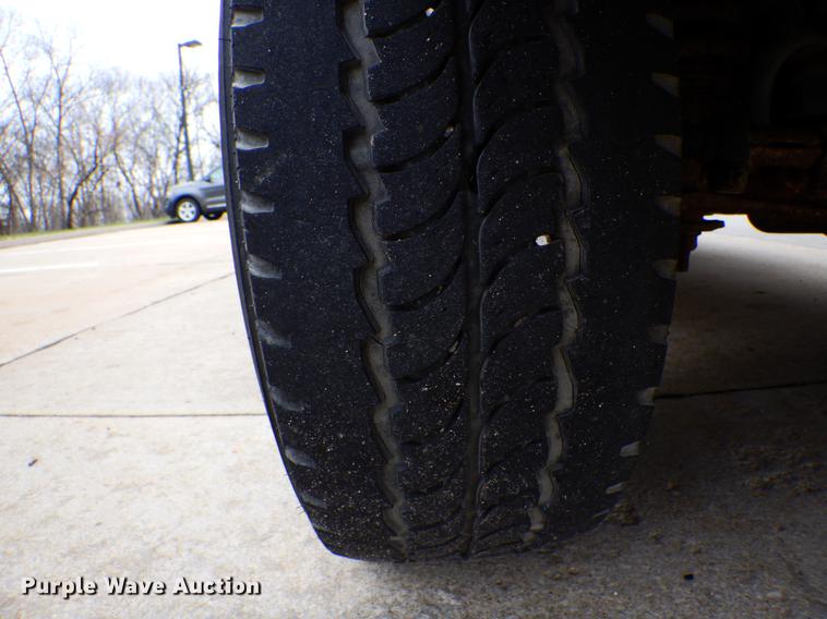 image for item DE6081 2005 Ford E350 Super Duty utility van