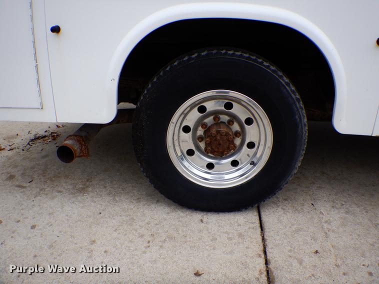 image for item DE6081 2005 Ford E350 Super Duty utility van