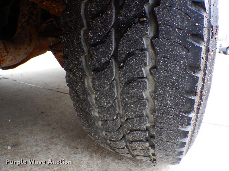 image for item DE6081 2005 Ford E350 Super Duty utility van