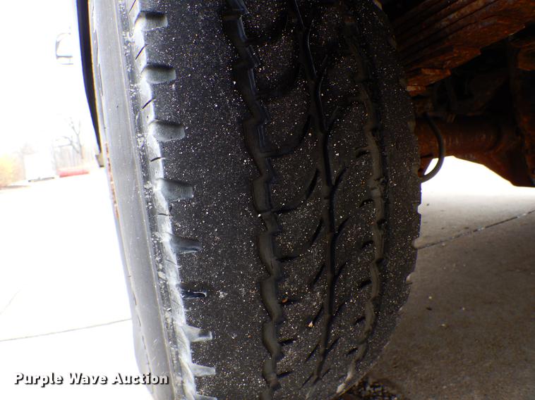 image for item DE6081 2005 Ford E350 Super Duty utility van