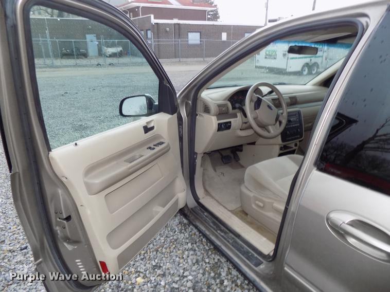 image for item DE7635 2004 Ford Freestar van