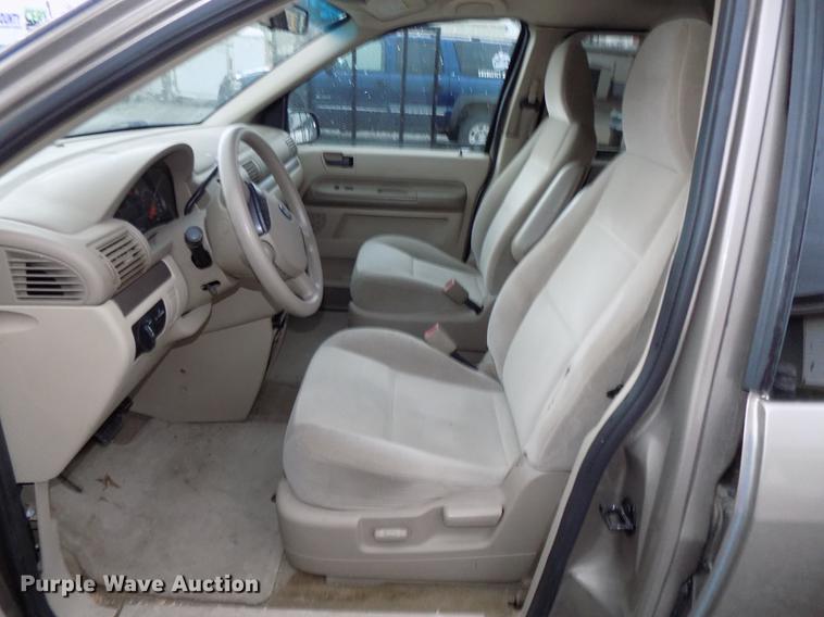 image for item DE7635 2004 Ford Freestar van