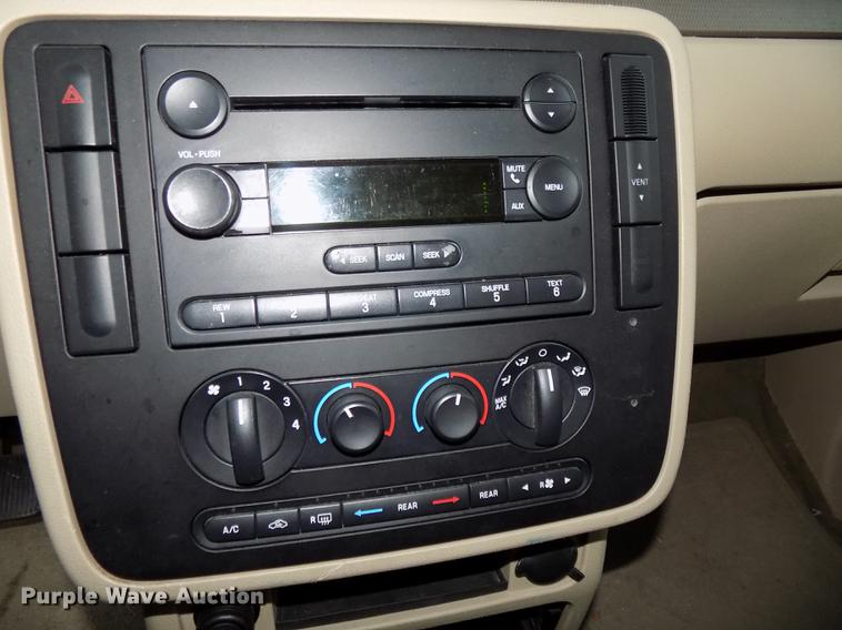 image for item DE7635 2004 Ford Freestar van