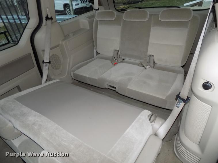 image for item DE7635 2004 Ford Freestar van