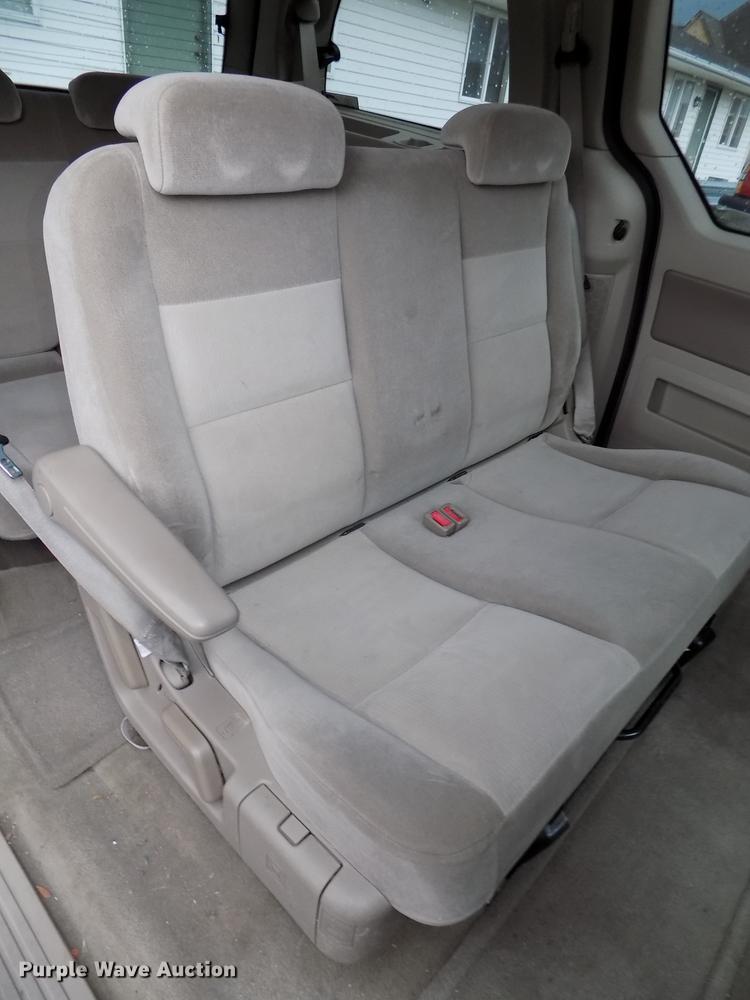 image for item DE7635 2004 Ford Freestar van