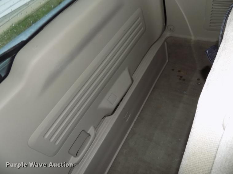 image for item DE7635 2004 Ford Freestar van