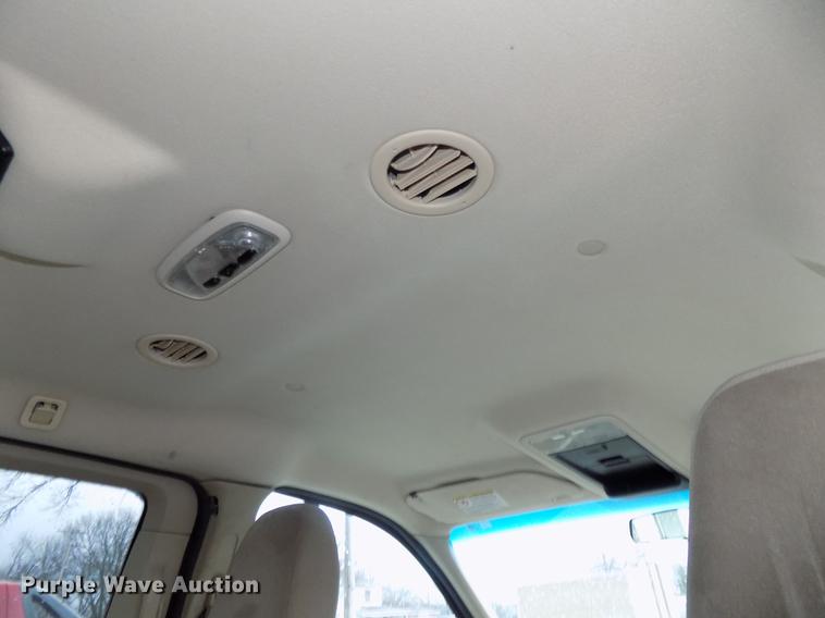 image for item DE7635 2004 Ford Freestar van