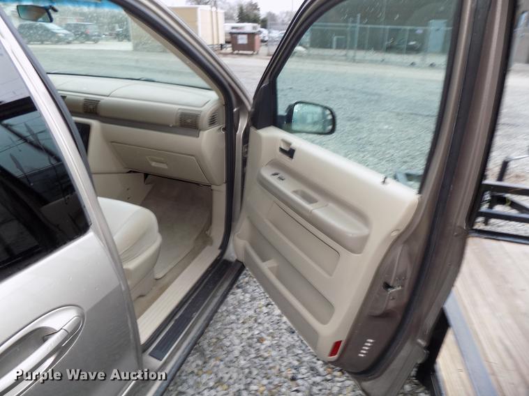 image for item DE7635 2004 Ford Freestar van