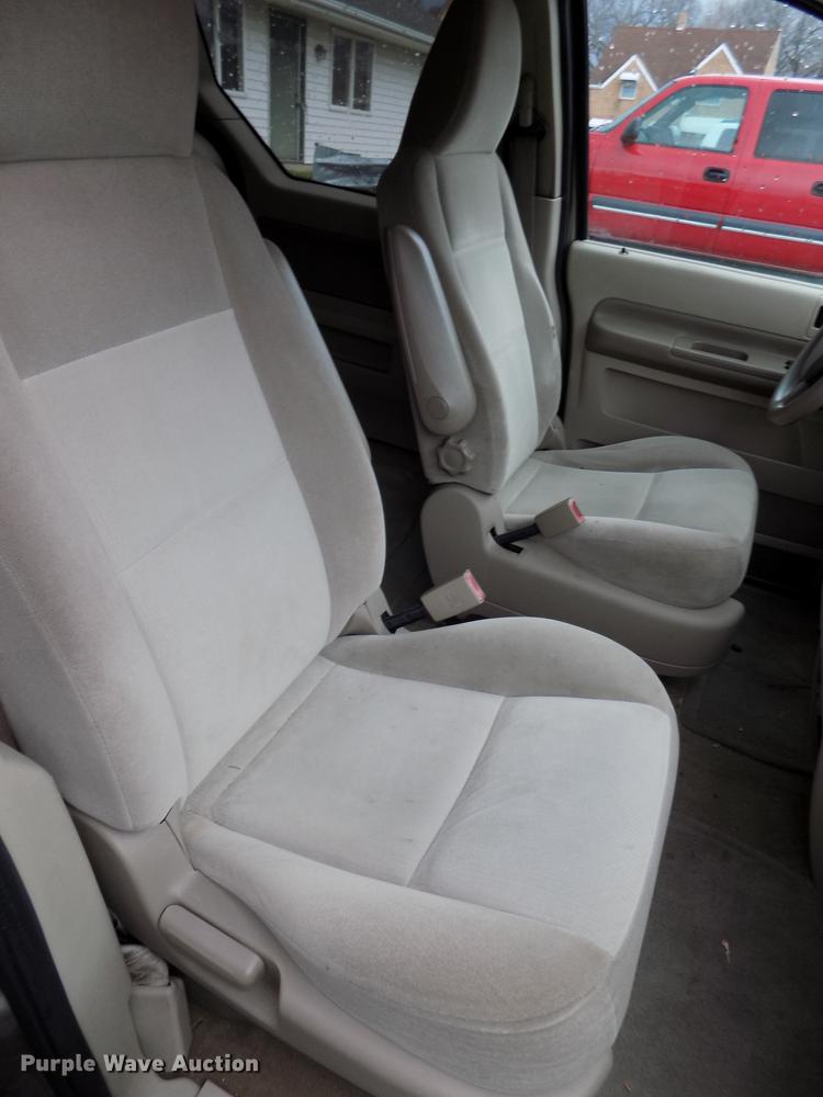 image for item DE7635 2004 Ford Freestar van