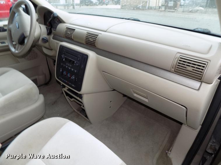 image for item DE7635 2004 Ford Freestar van