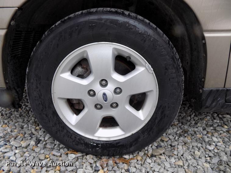 image for item DE7635 2004 Ford Freestar van
