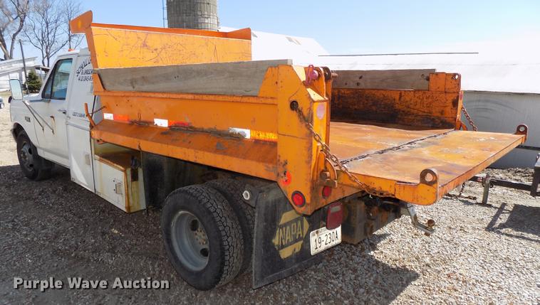 image for item DE7645 1997 Ford F350 XL dump bed pickup truck