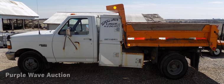image for item DE7645 1997 Ford F350 XL dump bed pickup truck