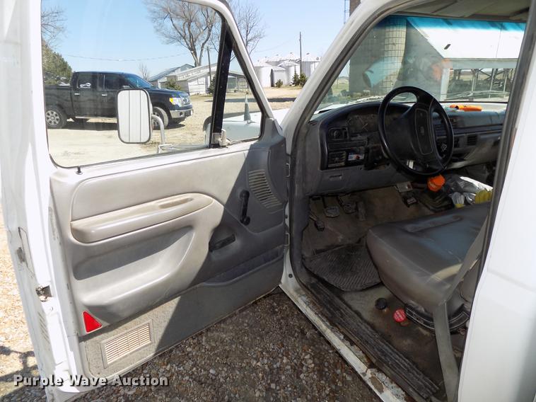 image for item DE7645 1997 Ford F350 XL dump bed pickup truck