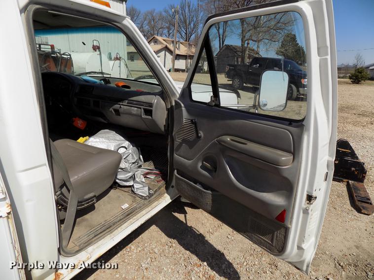 image for item DE7645 1997 Ford F350 XL dump bed pickup truck