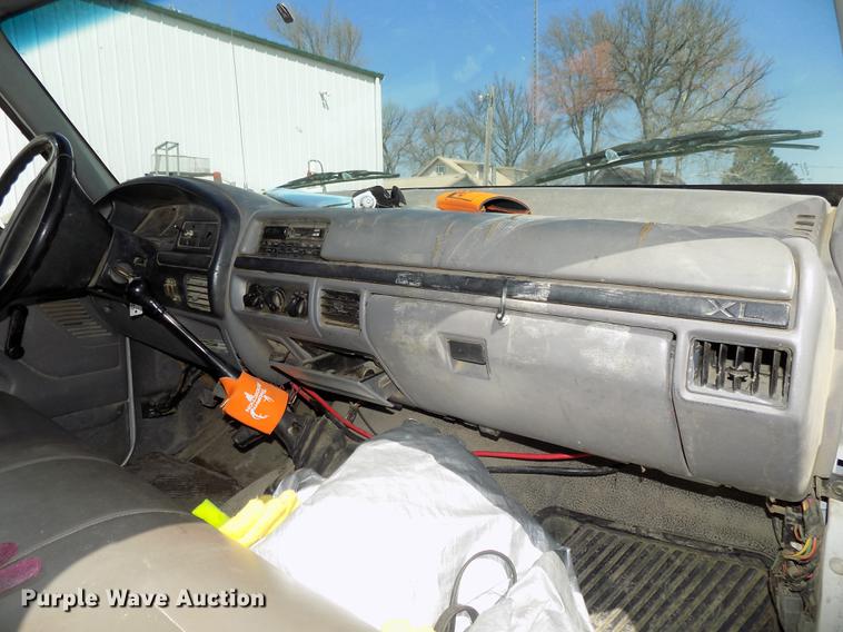 image for item DE7645 1997 Ford F350 XL dump bed pickup truck