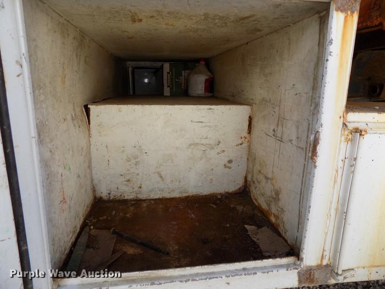 image for item DE7645 1997 Ford F350 XL dump bed pickup truck