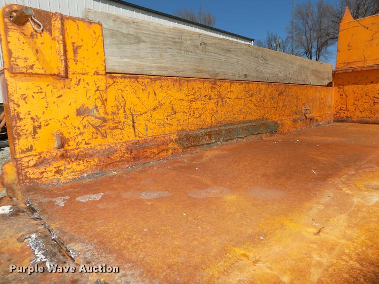 image for item DE7645 1997 Ford F350 XL dump bed pickup truck