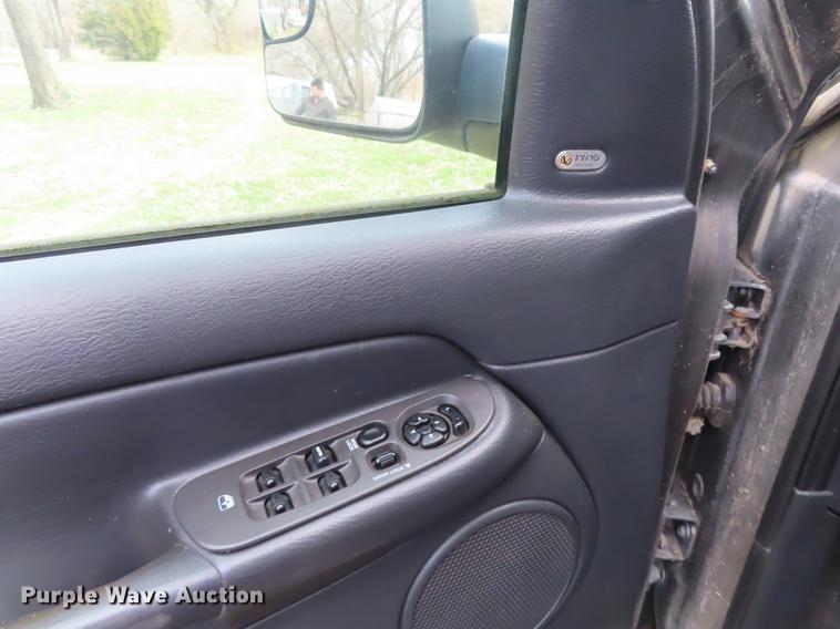 image for item DF1348 2005 Dodge Ram 2500 Quad Cab flatbed pickup truck