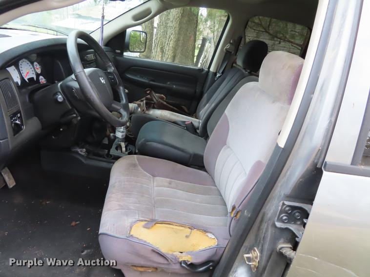 image for item DF1348 2005 Dodge Ram 2500 Quad Cab flatbed pickup truck