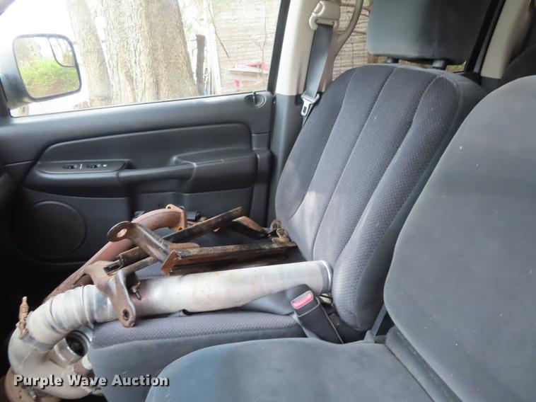 image for item DF1348 2005 Dodge Ram 2500 Quad Cab flatbed pickup truck