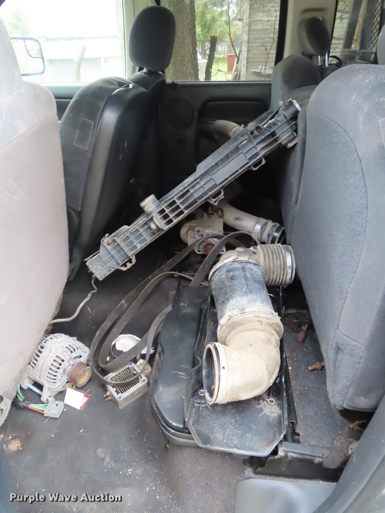 image for item DF1348 2005 Dodge Ram 2500 Quad Cab flatbed pickup truck