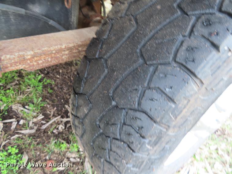 image for item DF1348 2005 Dodge Ram 2500 Quad Cab flatbed pickup truck