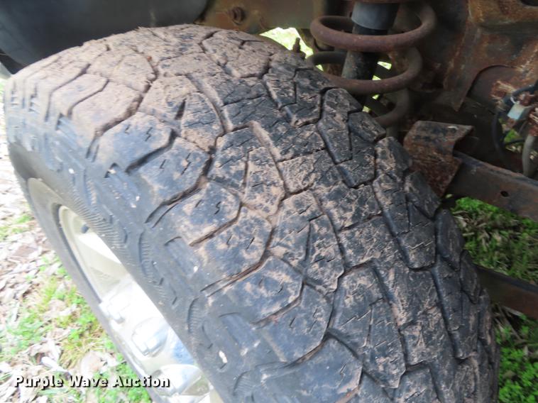 image for item DF1348 2005 Dodge Ram 2500 Quad Cab flatbed pickup truck