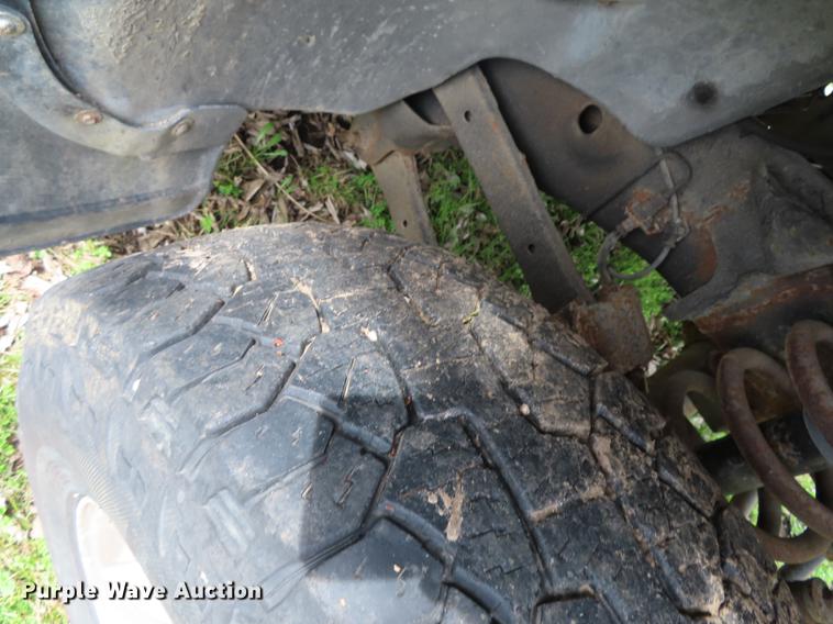 image for item DF1348 2005 Dodge Ram 2500 Quad Cab flatbed pickup truck