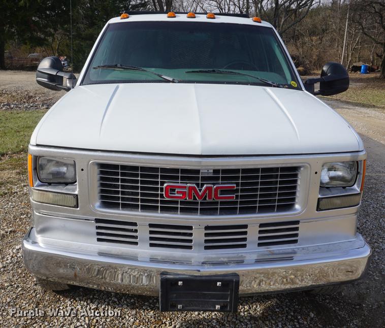 image for item DF1719 1997 GMC Sierra C3500HD Crew Cab flatbed pickup truck