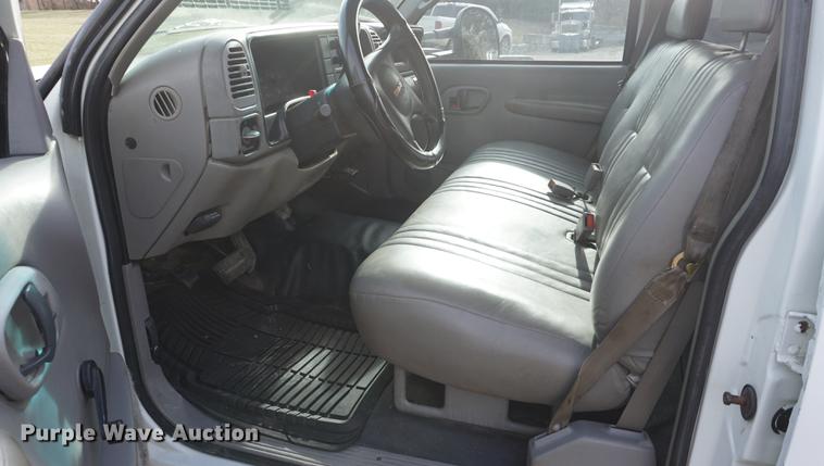 image for item DF1719 1997 GMC Sierra C3500HD Crew Cab flatbed pickup truck