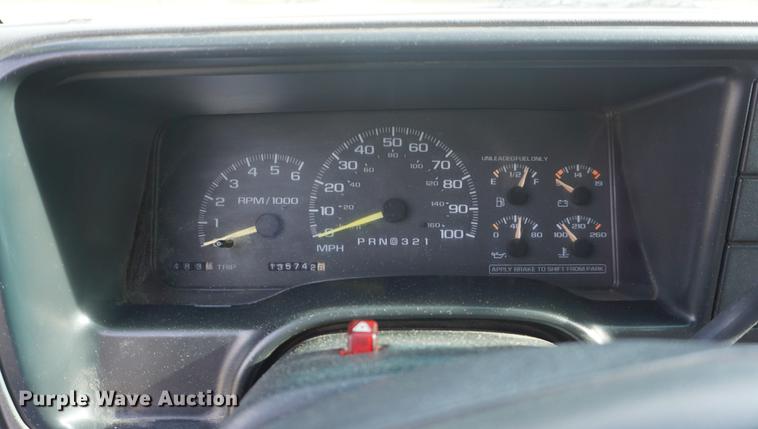 image for item DF1719 1997 GMC Sierra C3500HD Crew Cab flatbed pickup truck