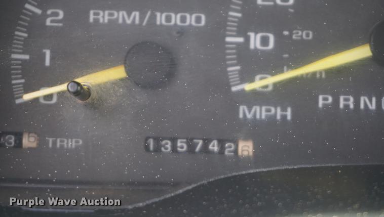 image for item DF1719 1997 GMC Sierra C3500HD Crew Cab flatbed pickup truck