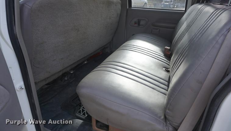 image for item DF1719 1997 GMC Sierra C3500HD Crew Cab flatbed pickup truck