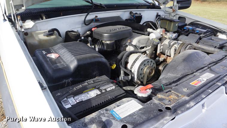 image for item DF1719 1997 GMC Sierra C3500HD Crew Cab flatbed pickup truck