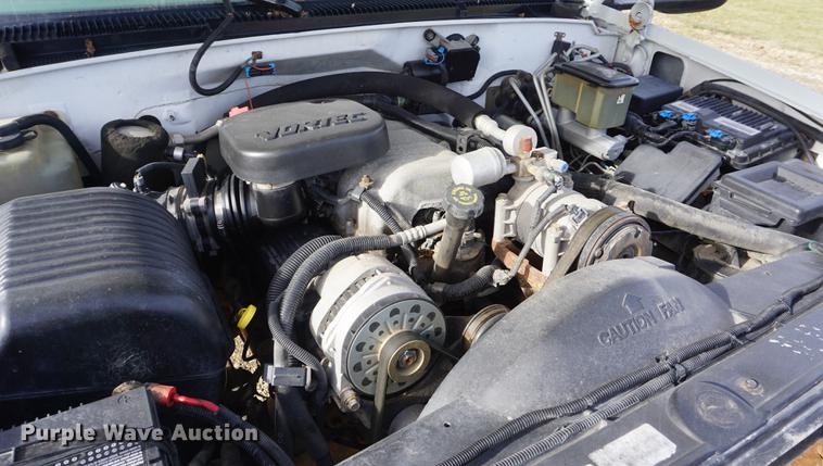 image for item DF1719 1997 GMC Sierra C3500HD Crew Cab flatbed pickup truck