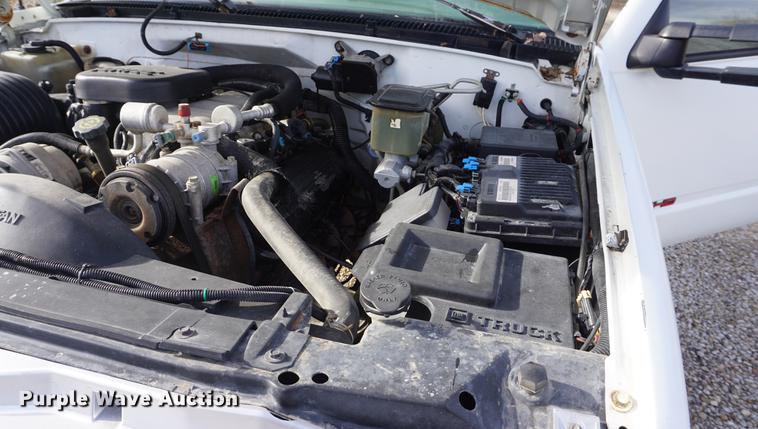 image for item DF1719 1997 GMC Sierra C3500HD Crew Cab flatbed pickup truck