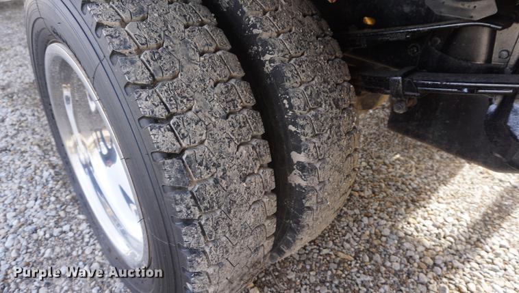 image for item DF1719 1997 GMC Sierra C3500HD Crew Cab flatbed pickup truck