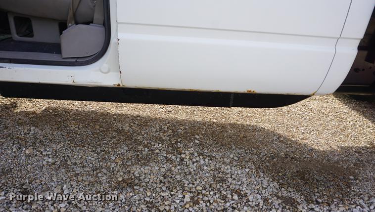 image for item DF1719 1997 GMC Sierra C3500HD Crew Cab flatbed pickup truck