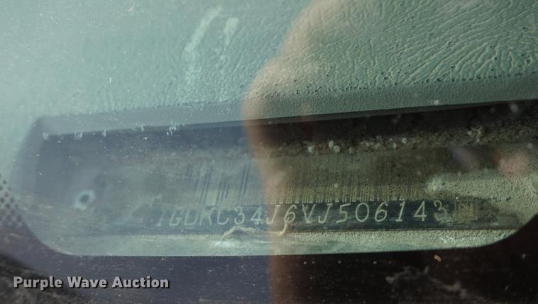 image for item DF1719 1997 GMC Sierra C3500HD Crew Cab flatbed pickup truck