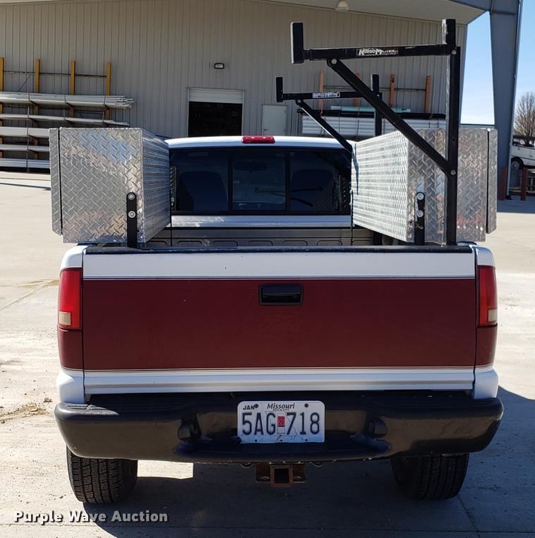 image for item DF3370 2002 Chevrolet S10 Ext. Cab pickup truck