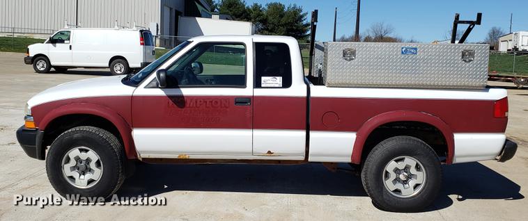 image for item DF3370 2002 Chevrolet S10 Ext. Cab pickup truck