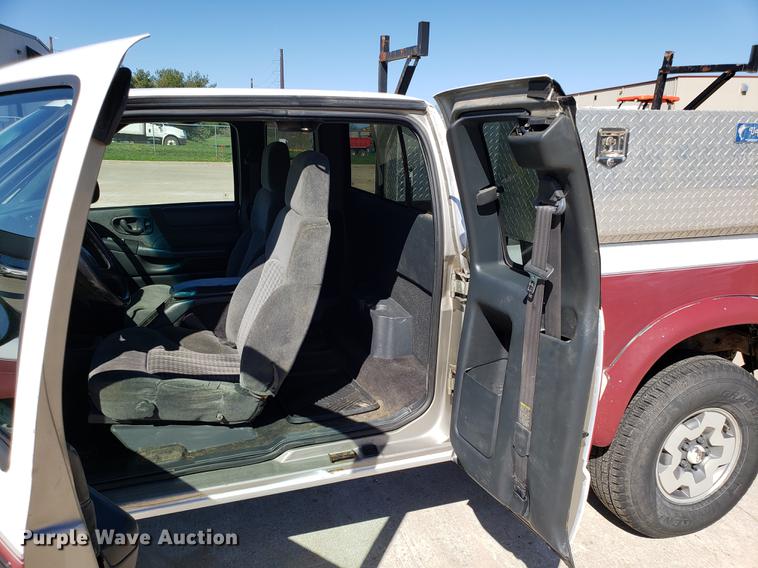 image for item DF3370 2002 Chevrolet S10 Ext. Cab pickup truck